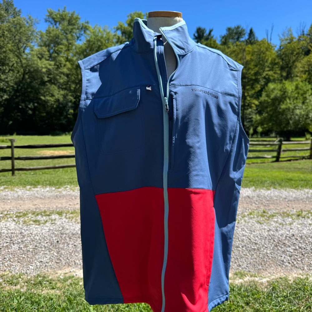 Vineyard Vines Men's Blue and Red Performance Vest